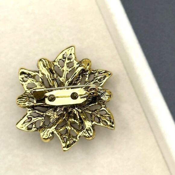 Yellow Gold with Light and Dark Purple Amethyst Crystal Flower Pin Back Brooch - Picture 6 of 7